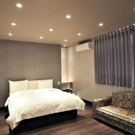 Day Chen Hotel Yilan Экстерьер фото
