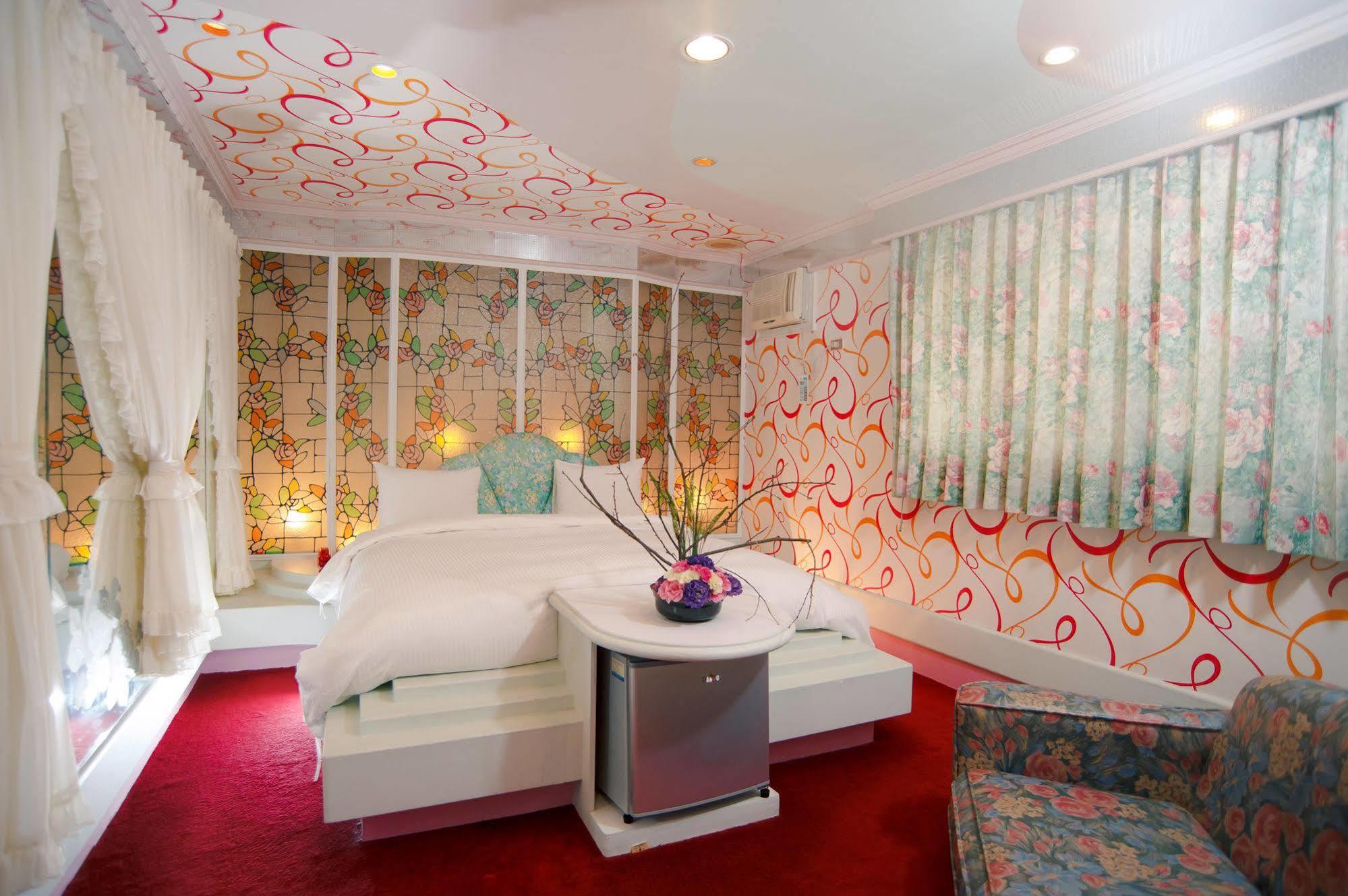 Day Chen Hotel Yilan Экстерьер фото