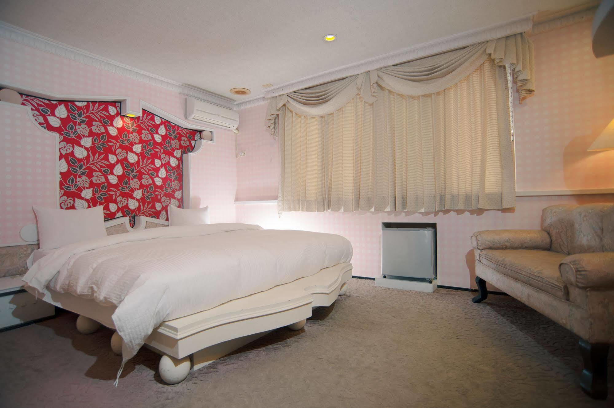 Day Chen Hotel Yilan Экстерьер фото