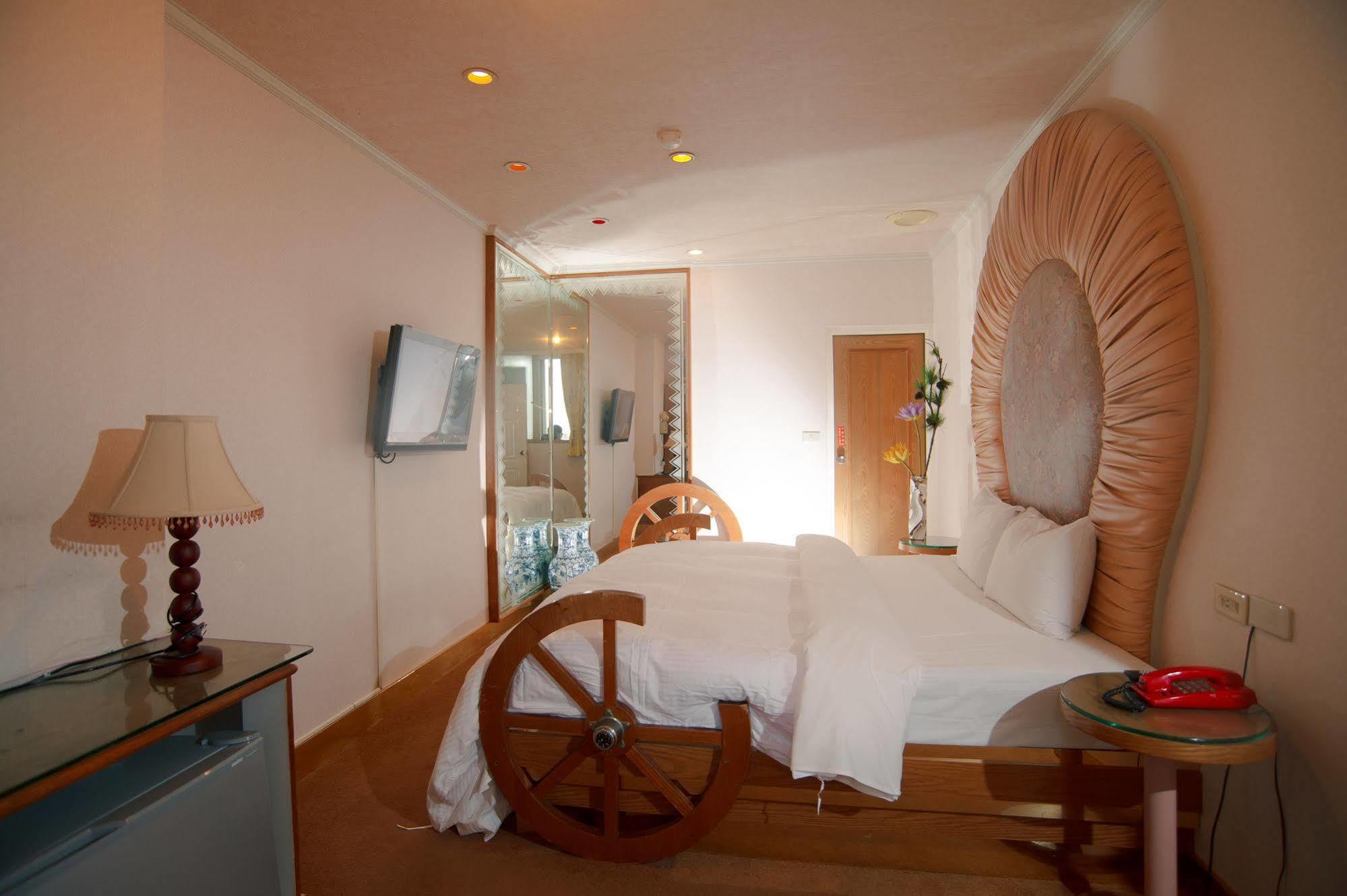 Day Chen Hotel Yilan Экстерьер фото