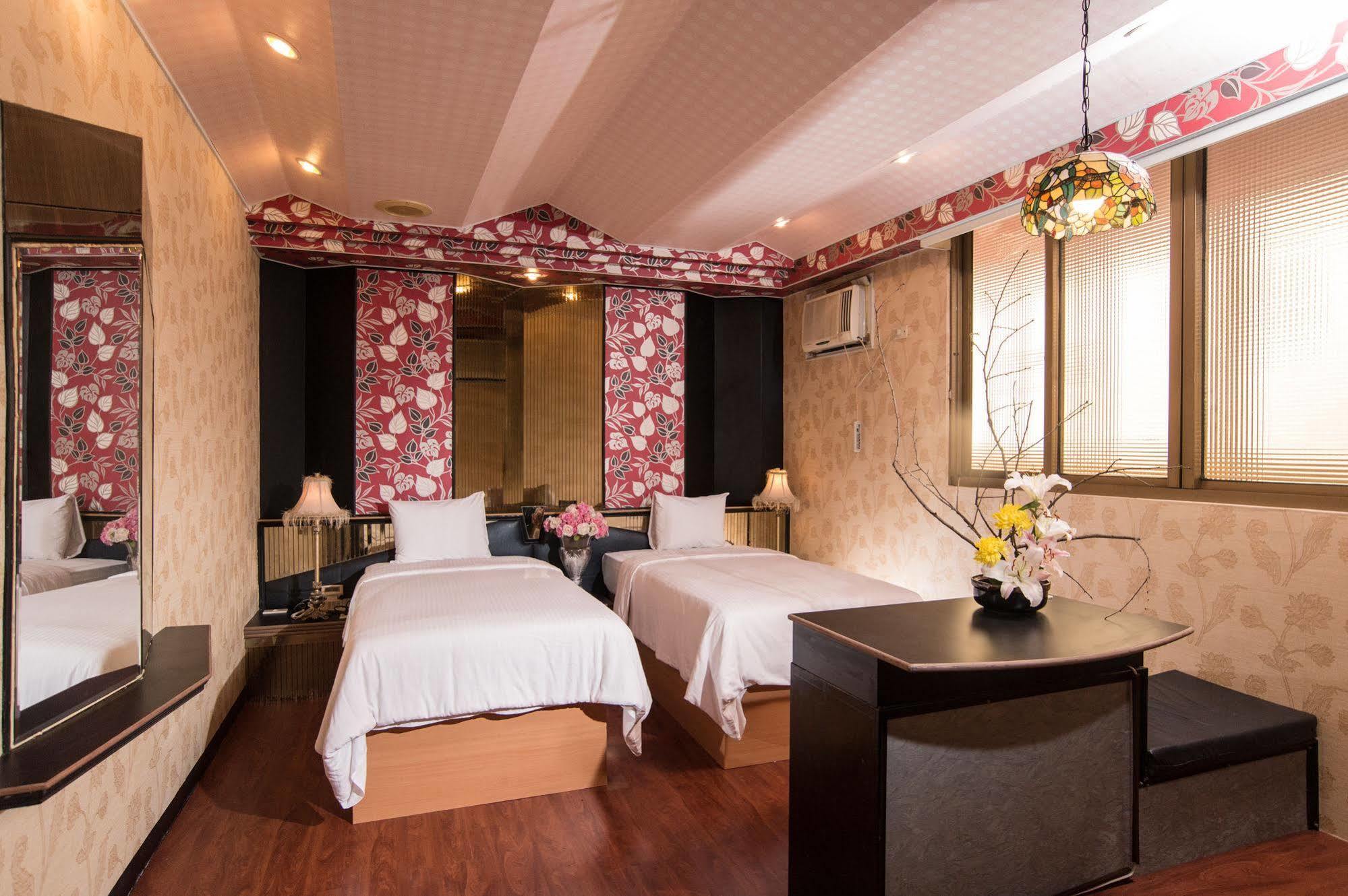 Day Chen Hotel Yilan Экстерьер фото